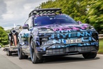 Porsche показала Cayenne Electric с оригинальным камуфляжем 