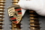 Porsche будет делать меньше электромобилей и больше моделей с ДВС